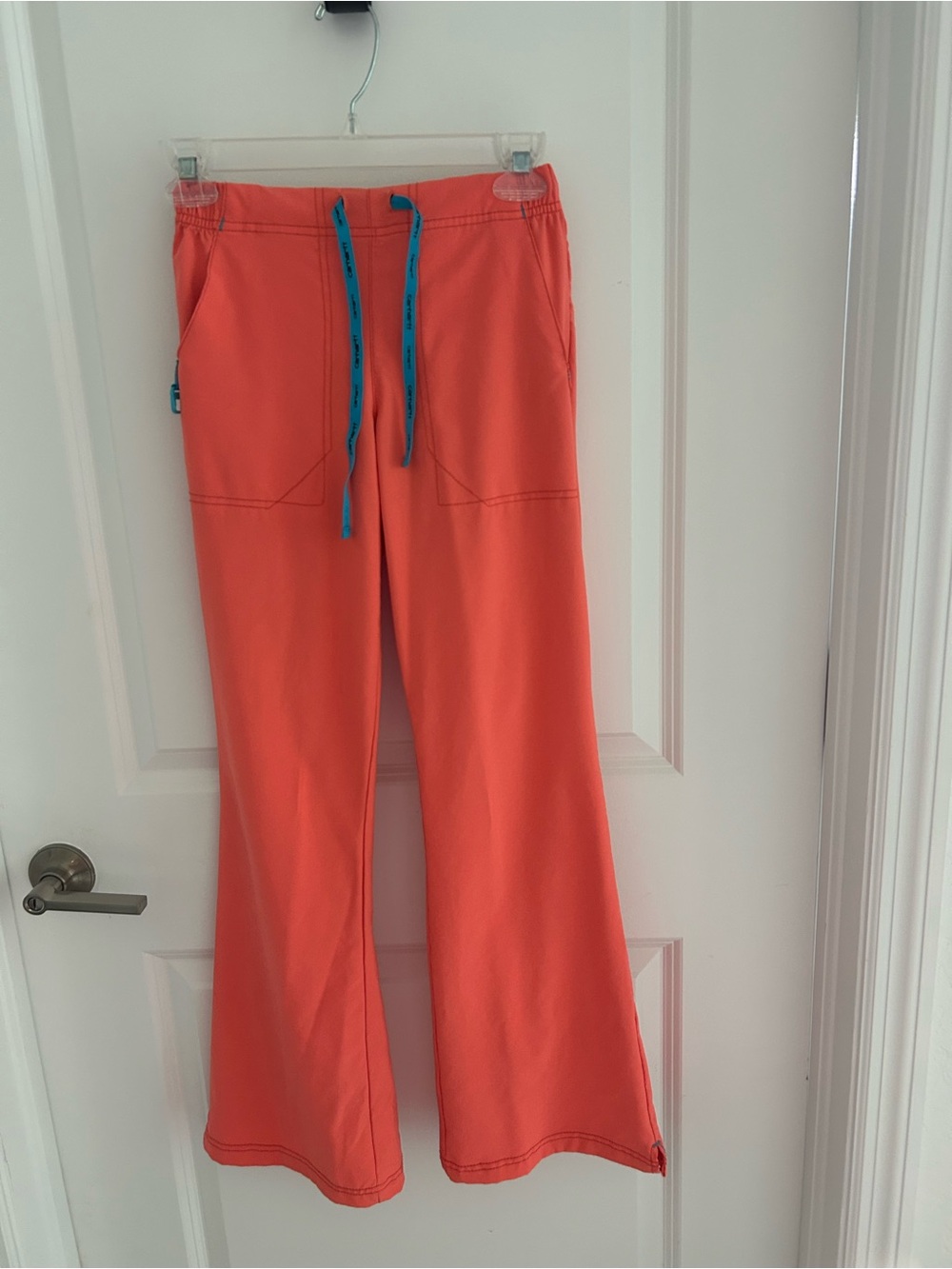 Carhartt woman’s coral scrub pants, pockets, stretchy material extra small - Picture 2 of 6